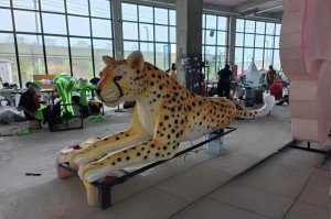 Χειροποίητο μοντέλο φαναριού τσίτα στο εργοστάσιο HOYECHI με ρεαλιστικό σχήμα σώματος, λεπτομερή σημεία και κατασκευαστική δεξιοτεχνία κατά παραγγελία.