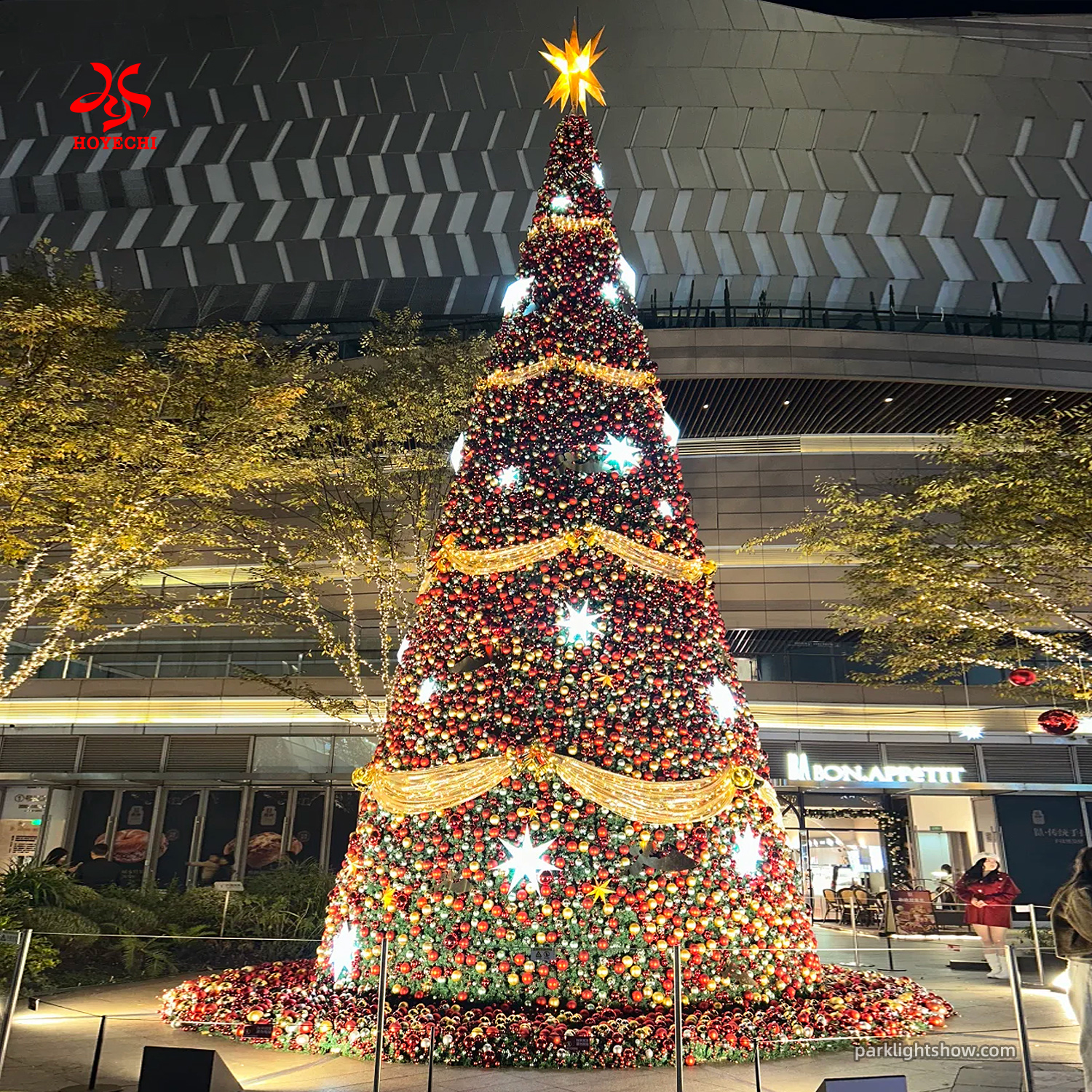 Fábrica y fabricantes de árboles de Navidad comerciales al aire libre  HOYECHI, \u200b\u200bpersonalizados, al por mayor, con luces LED cónicas de metal para  hoteles, plazas, centros comerciales, etc. | Huayicai, image size:1500x1500