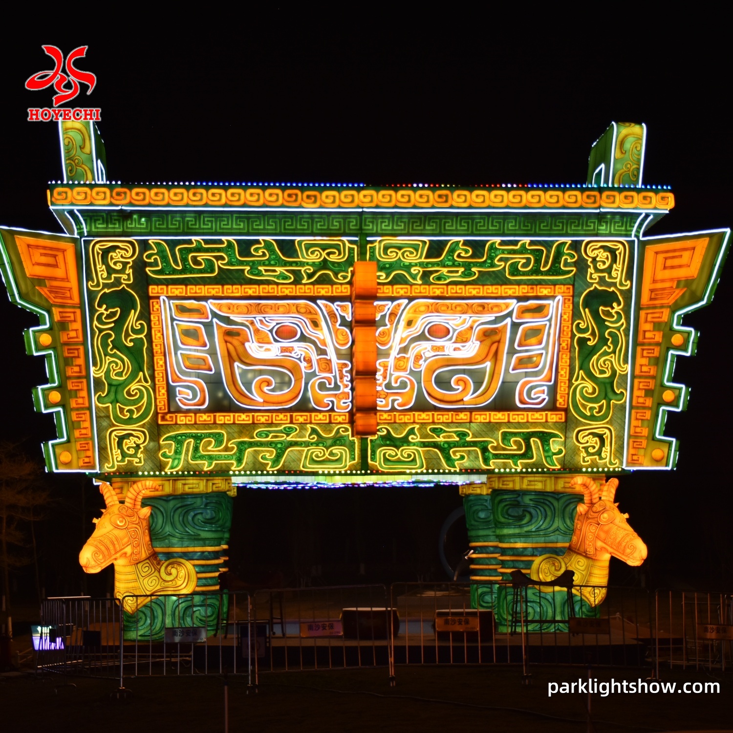 Bronze Fangding Cultural Lantern (2)