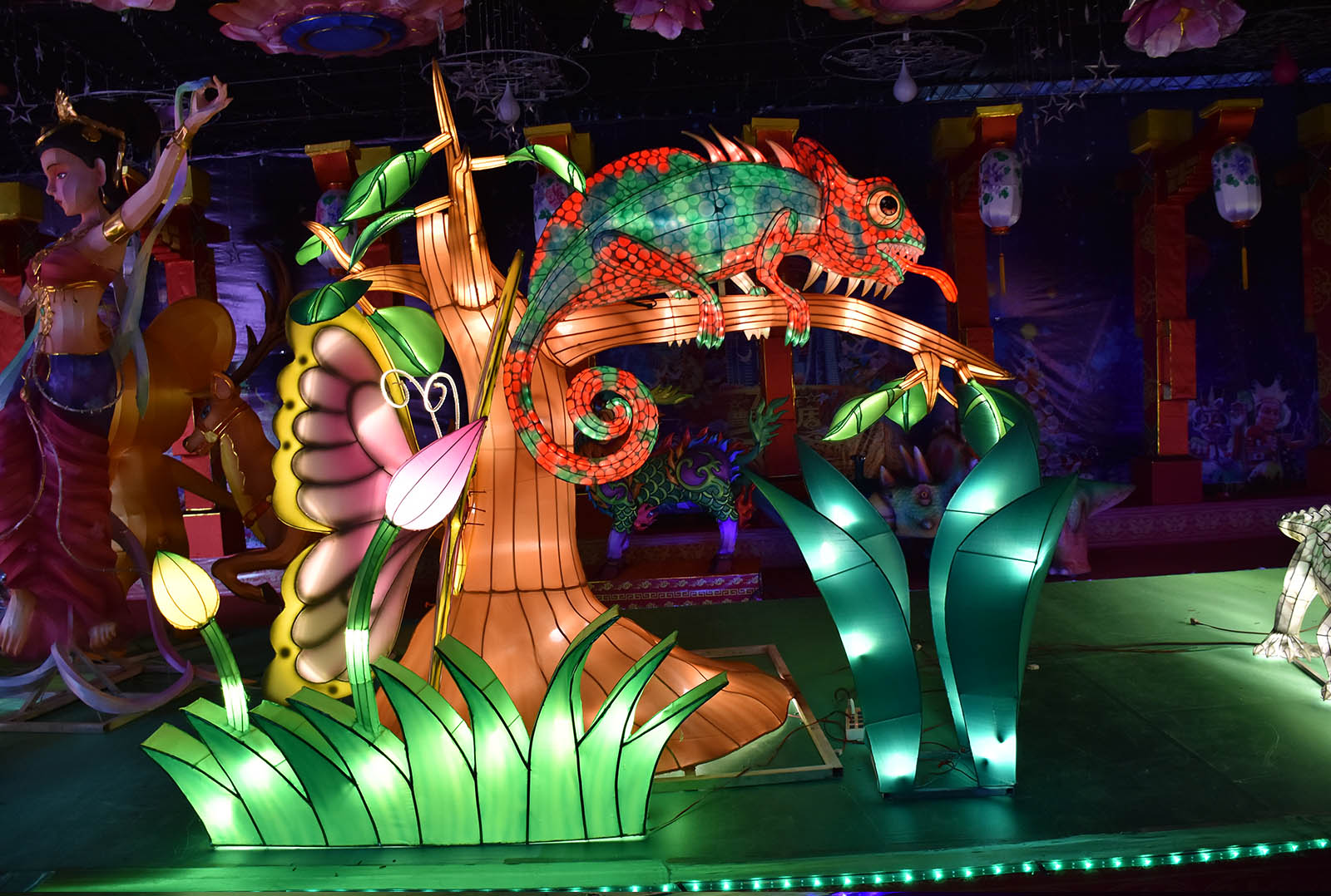 Illuminate Your Space with Exquisite Chinese Lantern Artistry-01 (4)