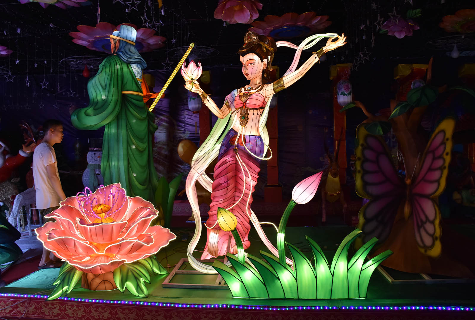 Illuminate Your Space with Exquisite Chinese Lantern Artistry-01 (6)