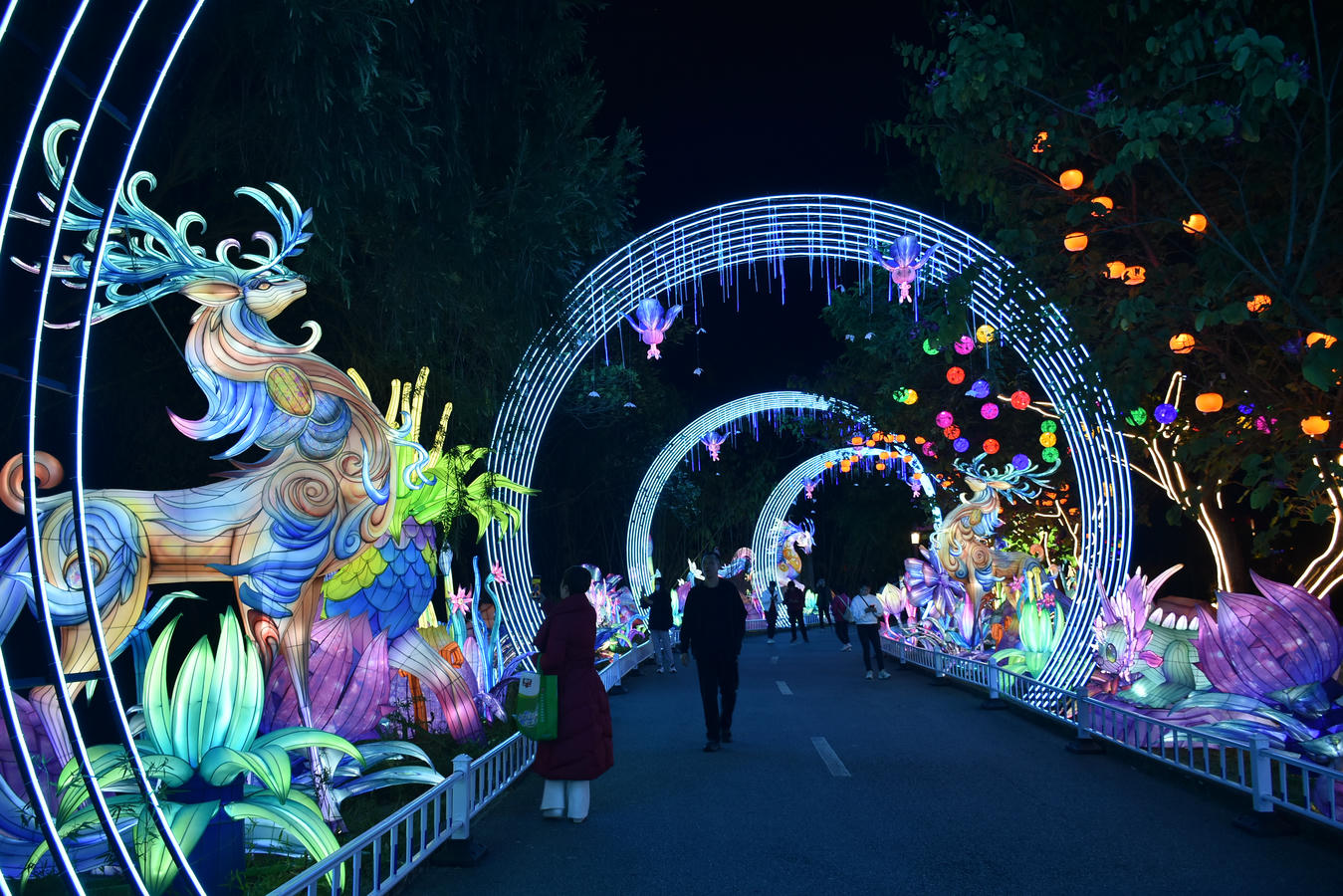 Lantern Festival Visitor Route for Ticketed Night Events Real lantern festival visitor route showing multiple illuminated scenes for a ticketed park night attraction