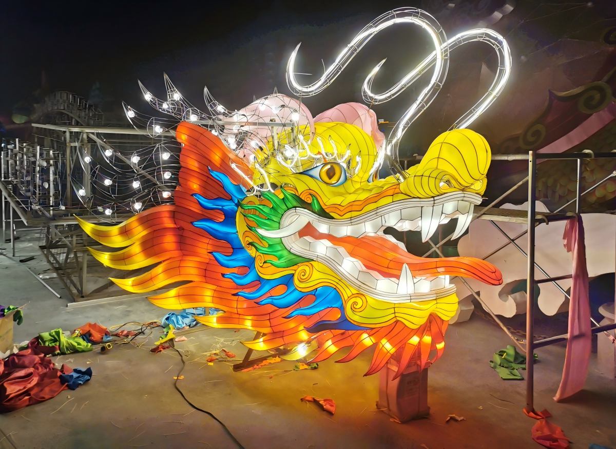HOYECHI Dragon Lantern Factory Testing Real HOYECHI custom dragon lantern decoration undergoing factory assembly and lighting testing