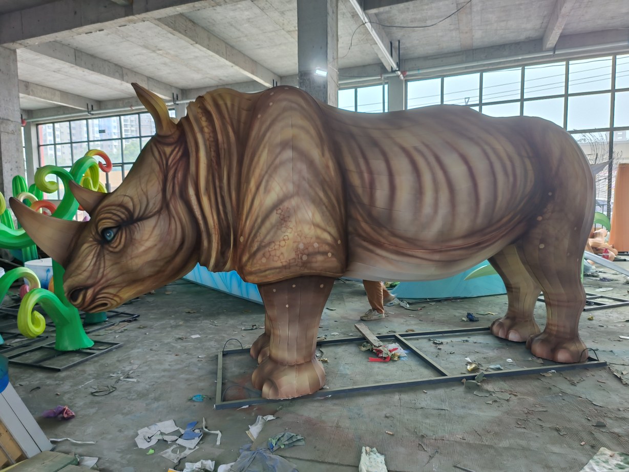 Custom Animal Lantern Decoration in HOYECHI Factory Real custom rhinoceros animal lantern decoration produced in the HOYECHI factory