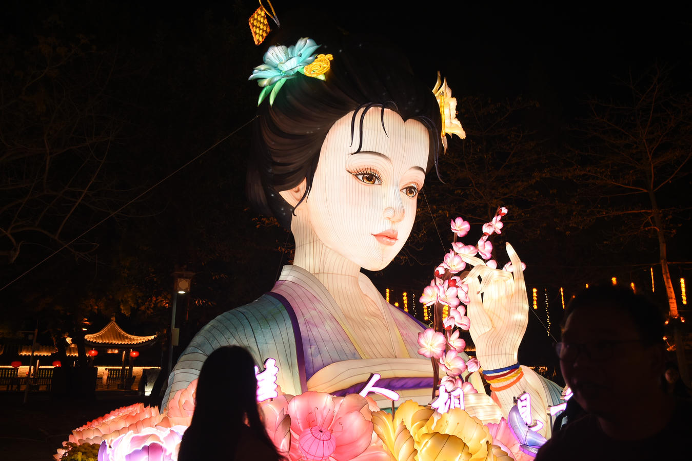 Traditional Chinese figure lantern reorganized into a new cultural theme zone for a second-season lantern festival
